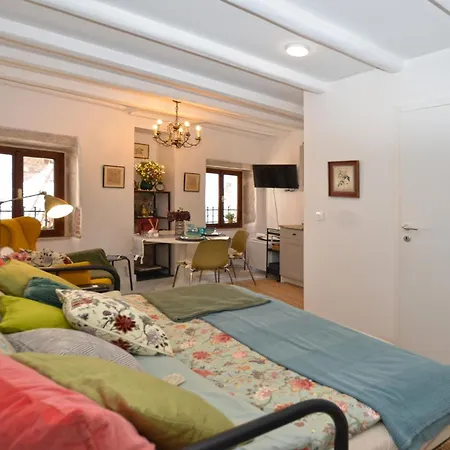 Hedera Studio In Old Town Apartament *